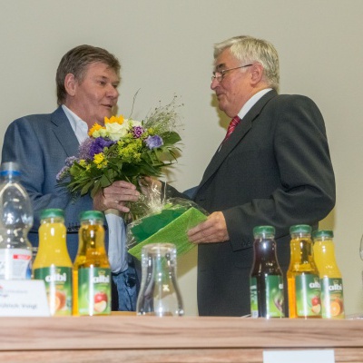 Der neue Aufsichtsratsvorsitzenden A. Lueg verabschiedet K.-D. Fuhrmann